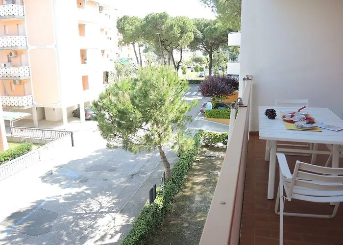 Pool And In Lejlighed Bibione